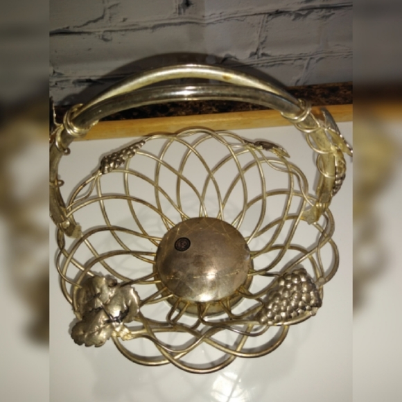 Godinger vintage silverplate grape wire basket. - Picture 3 of 8